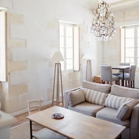 Xviii Century Gem With Magnificent Views Of The Harbour With A Private Garage *