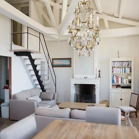 アパート Xviii Century Gem With Magnificent Views Of The Harbour With A Private Garage *