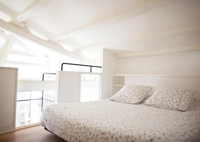 Xviii Century Gem With Magnificent Views Of The Harbour With A Private Garage Saint-Martin-de-Re