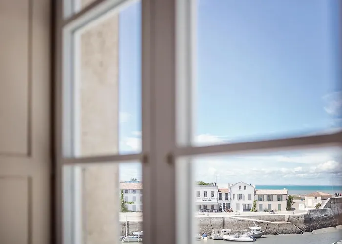 Xviii Century Gem With Magnificent Views Of The Harbour With A Private Garage Apartment